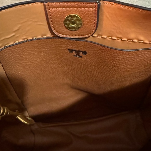 TB Tan Leather Shoulder Bag (Mirror) - Picture 4 of 6